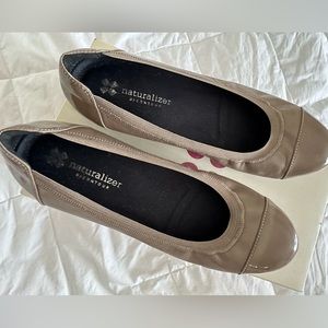 Naturalizer flat shoe
